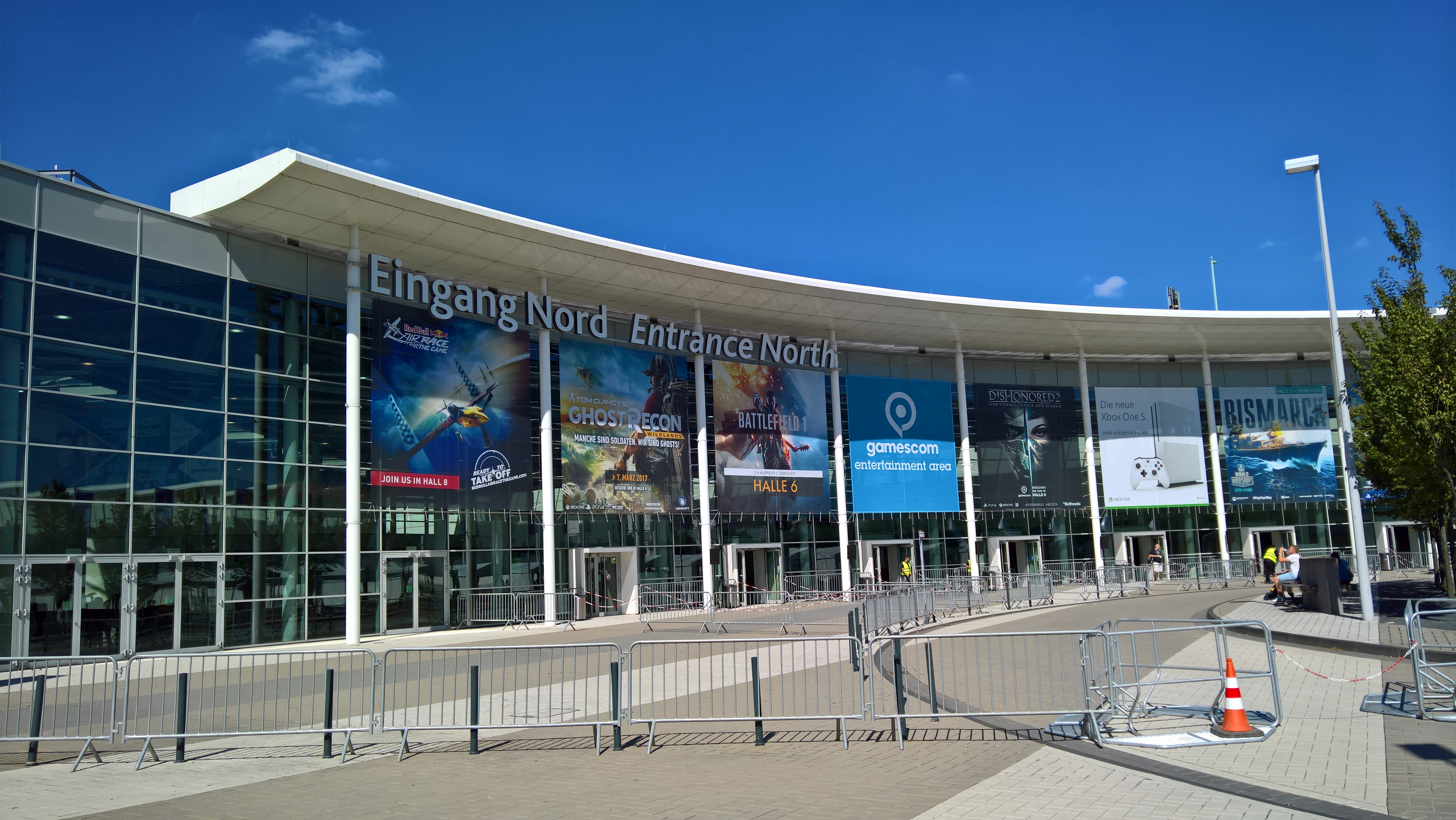 Blick auf den Nordeingang der gamescom 2016